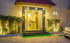 Kanha Hotel & Homestay